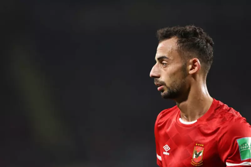 أبعاد قرار الأهلي حول مستقبل أحمد عبد القادر وتأثيره على الفريق