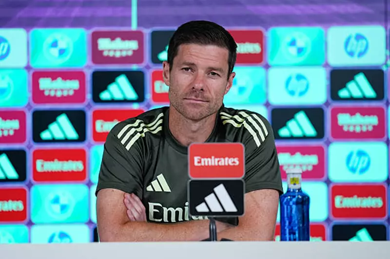 ألونسو يُعيد تشكيل ريال مدريد بتركيبته العمرية الجديدة