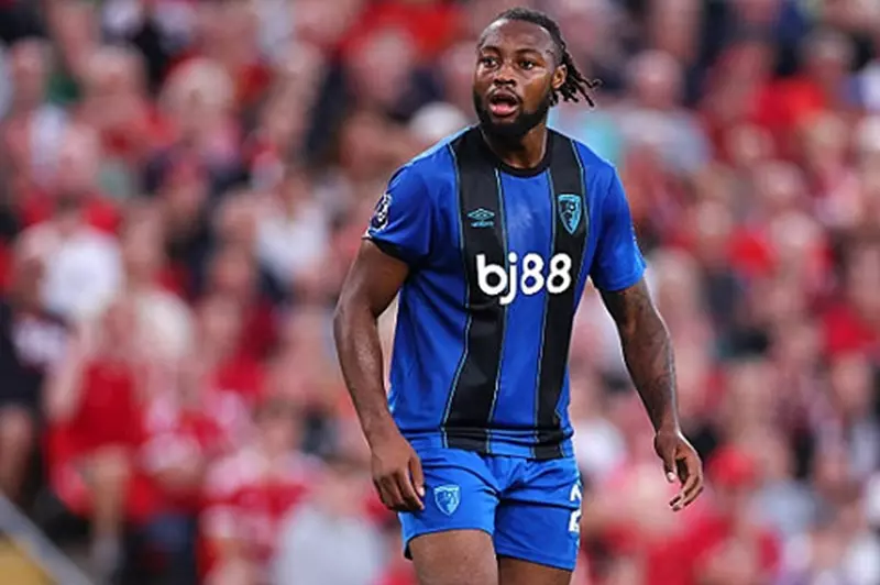 إهانات على كرسي متحرك: قصة مشجع ليفربول العنصري المثيرة للجدل في إنجلترا