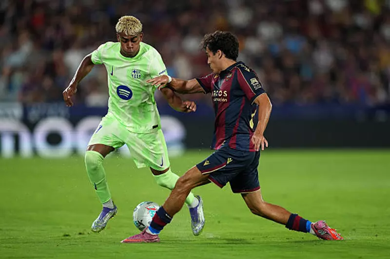 ريمونتادا ثلاثية: برشلونة يتفوق على ليفانتي بهدف قاتل في الدوري الإسباني