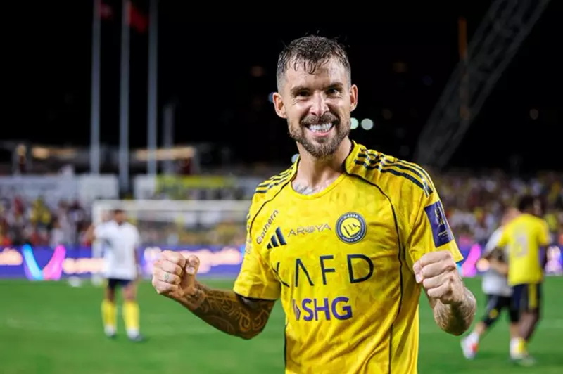 مدافع النصر يبرز روح الفريق قبل نهائي السوبر ضد الاتحاد