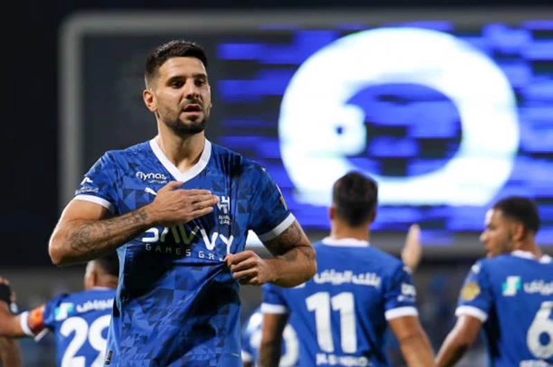 ميتشو ميتروفيتش يختار البقاء ويرفض عرض سندرلاند