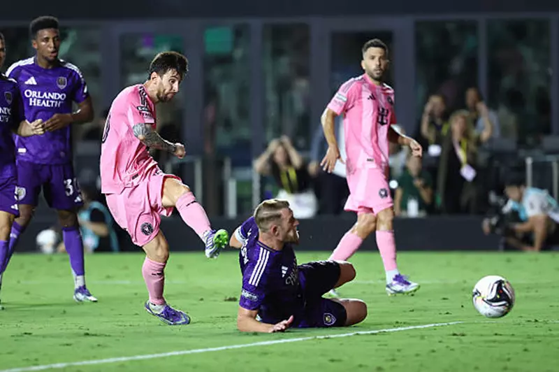 ميسي يتألق ويقود إنتر ميامي نحو نهائي كأس الدوريات بثنائية أمام أورلاندو